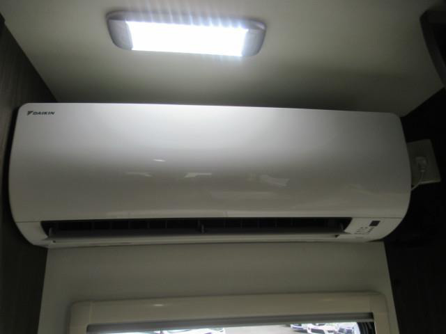 中古車 トヨタ カムロード 東和モータース ヴォーンズィーベン の中古車詳細 5 530km ホワイト 茨城県 749万円 中古車情報 中古車検索なら 車選びドットコム 車選び Com