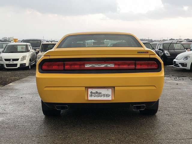 中古車 ダッジ チャレンジャー Srt8 392 検2年 スマートキー ナビ Tv Hid アルミ の中古車詳細 37 000km イエロー 新潟県 392万円 中古車情報 中古車検索なら 車選びドットコム 車選び Com
