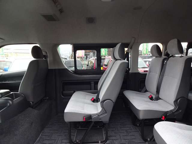 中古車 トヨタ ハイエースコミューター 2 7 Gl 4wd の中古車詳細 33 000km シルバー 長野県 269 8万円 中古車 情報 中古車検索なら 車選びドットコム 車選び Com