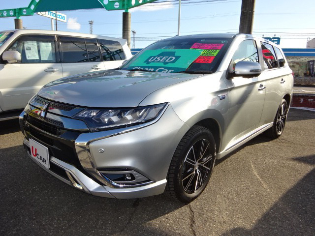 中古車 三菱 アウトランダーphev 2 4 G プラスパッケージ 4wd 9 000km シルバー 北海道 368万円 中古車情報 中古車検索なら 車選びドットコム 車選び Com