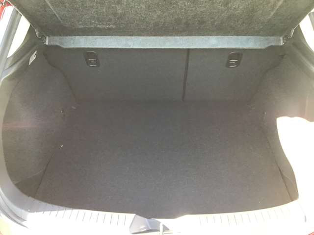 中古車 マツダ アクセラスポーツ 15xd Pro の中古車詳細 28 000km レッド 福岡県 139万円 中古車情報 中古車検索なら 車選びドットコム 車選び Com