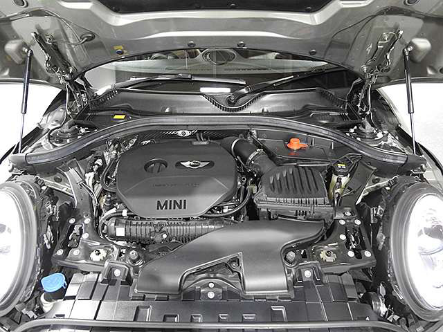 中古車 Bmw ミニクラブマン クーパー S の中古車詳細 42 000km シルバー 神奈川県 249万円 中古車情報 中古車検索なら 車選びドットコム 車選び Com