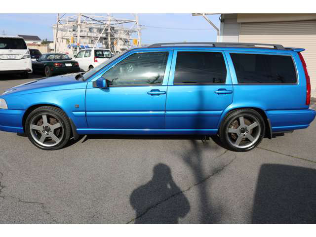 中古車 ボルボ V70 R Awd 4wd の中古車詳細 39 000km ブルー 香川県 価格応談 中古車情報 中古車検索なら 車 選びドットコム 車選び Com