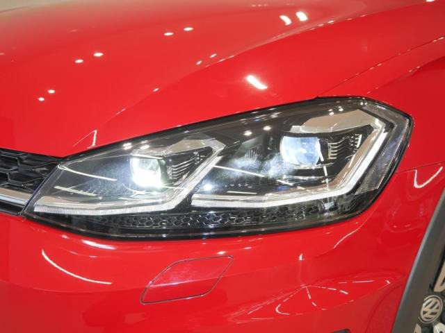 中古車 フォルクスワーゲン ゴルフオールトラック Tsi 4モーション 4wd の中古車詳細 21 000km レッド 北海道 298万円 中古車情報 中古車検索なら 車選びドットコム 車選び Com