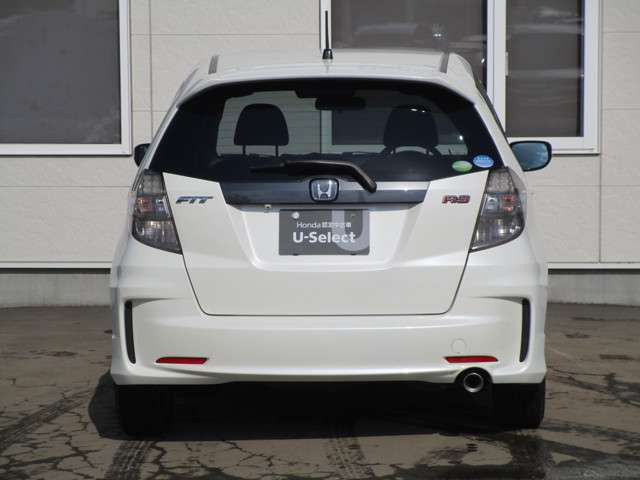中古車 ホンダ フィット 1 5 Rs の中古車詳細 96 000km ホワイトパール 北海道 39 8万円 中古車情報 中古 車検索なら 車選びドットコム 車選び Com