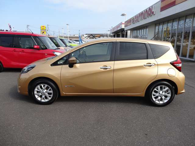 中古車 日産 ノート 1 2 E Power X の中古車詳細 22 000km ゴールド 茨城県 125万円 中古車情報 中古車検索なら 車選びドットコム 車選び Com