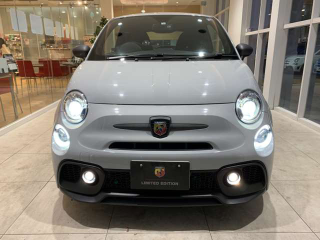 中古車 アバルト アバルト595 コンペティツィオーネ の中古車詳細 2 000km グレー 東京都 307万円 中古車情報 中古車 検索なら 車選びドットコム 車選び Com