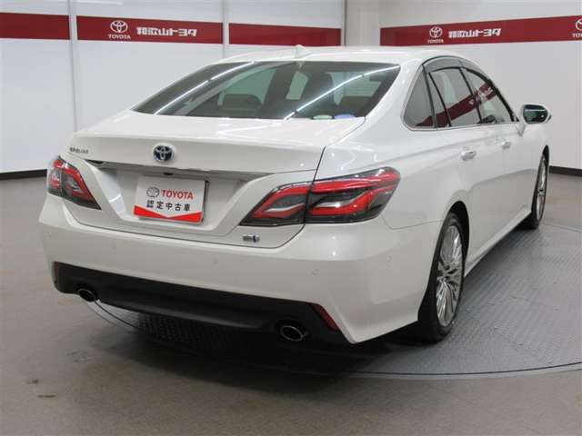 中古車 トヨタ クラウンハイブリッド 2 5 S エレガンス スタイルii の中古車詳細 7 000km パールメタリック 和歌山県 429万円 中古車情報 中古車検索なら 車選びドットコム 車選び Com