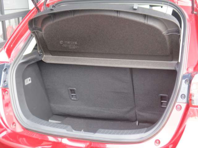 中古車 マツダ デミオ 1 3 13s ツーリング Lパッケージ の中古車詳細 10 000km レッド 兵庫県 138万円 中古車情報 中古車検索なら 車選びドットコム 車選び Com