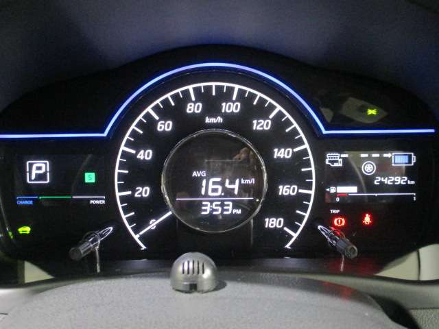 中古車 日産 ノート 1 2 E Power メダリスト Four 4wd の中古車詳細 24 000km パールホワイト 北海道 194万円 中古車情報 中古車検索なら 車選びドットコム 車選び Com