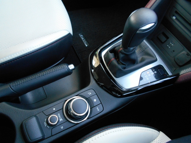 中古車 マツダ Cx 3 1 5 Xd ツーリング Lパッケージ の中古車詳細 000km シルバー 東京都 159万円 中古 車情報 中古車検索なら 車選びドットコム 車選び Com