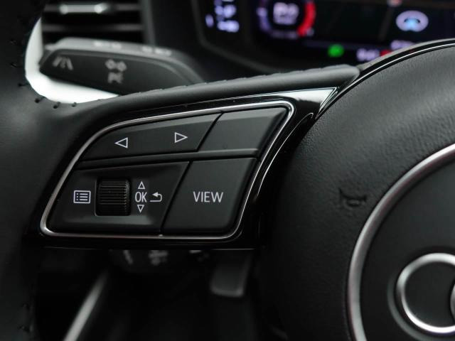 中古車 アウディ A1スポーツバック 35 Tfsi アドバンスド の中古車詳細 3 000km レッド 愛知県 315万円 中古車情報 中古車検索なら 車選びドットコム 車選び Com