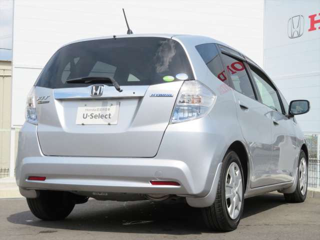 中古車 ホンダ フィットハイブリッド 1 3 10th アニバーサリー の中古車詳細 40 000km シルバー 大阪府 47 8万円 中古車情報 中古車検索なら 車選びドットコム 車選び Com