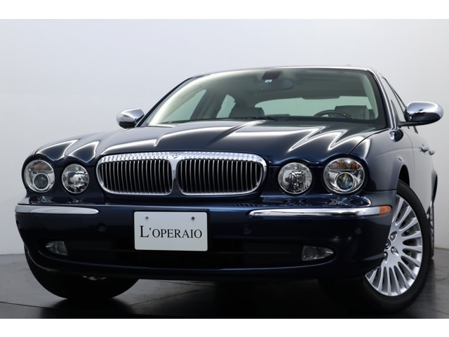 中古車 ディムラー ディムラー 4 2 正規ディーラー車 記録簿 サンルーフ の中古車詳細 37 000km インディゴ 東京都 368万円 中古車情報 中古車検索なら 車選びドットコム 車選び Com