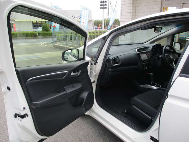 中古車 ホンダ フィット 1 3 13g Lパッケージ の中古車詳細 33 000km ホワイトパール 和歌山県 79 8万円 中古車 情報 中古車検索なら 車選びドットコム 車選び Com