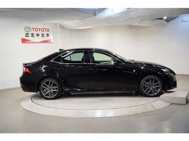 中古車 レクサス Is300h Fスポーツ の中古車詳細 39 000km ブラックメタリック 大阪府 276万円 中古車情報 中古車 検索なら 車選びドットコム 車選び Com