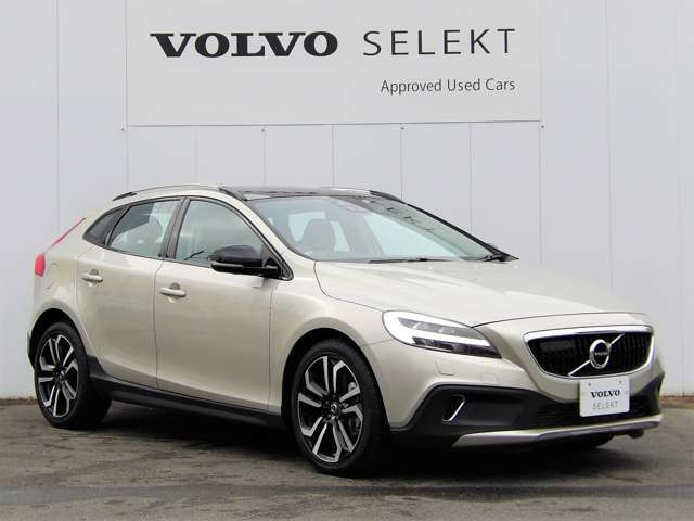 中古車 ボルボ V40クロスカントリー T5 Awd クラシック エディション 4wd の中古車詳細 6 000km ベージュメタリック 愛知県 379万円 中古車情報 中古車検索なら 車選びドットコム 車選び Com