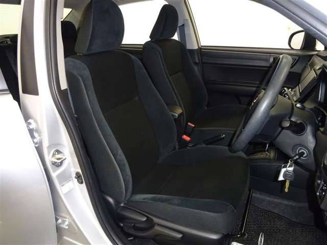 中古車 トヨタ カローラアクシオ 1 5 ハイブリッド の中古車詳細 15 000km シルバーメタリック 秋田県 168 3万円 中古車情報 中古車検索なら 車選びドットコム 車選び Com