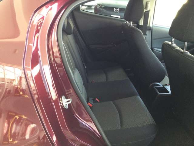 中古車 マツダ デミオ 1 3 13s ツーリング の中古車詳細 000km レッド 長崎県 123万円 中古車情報 中古車検索なら 車選びドットコム 車選び Com