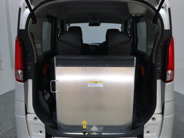 中古車 スズキ スペーシア G 車いす移動車 の中古車詳細 12 000km シルバーメタリック 愛知県 115万円 中古車情報 中古車 検索なら 車選びドットコム 車選び Com