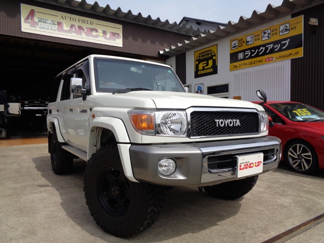 中古車 トヨタ ランドクルーザーバン 70 4 0 4wd の中古車詳細 8 000km ホワイトホワイト 福井県 価格応談 中古車情報 中古車検索なら 車選びドットコム 車選び Com