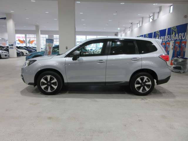 中古車 スバル フォレスター 2 0i L アイサイト 4wd の中古車詳細 23 000km シルバーメタリック 北海道 231万円 中古車情報 中古車検索なら 車選びドットコム 車選び Com