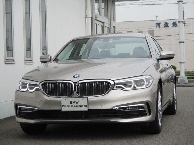 中古車 Bmw 523d ラグジュアリー ディーゼルターボ の中古車詳細 8 000km ベージュ 徳島県 498万円 中古車情報 中古車 検索なら 車選びドットコム 車選び Com