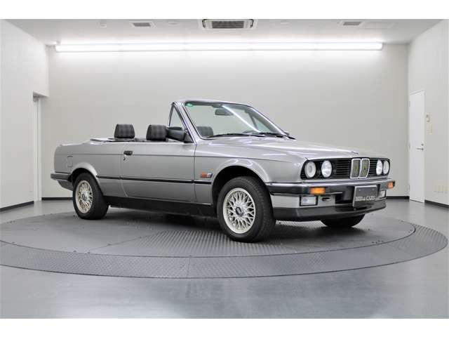 中古車 Bmw 325iカブリオレ の中古車詳細 77 000km シルバー 埼玉県 198万円 中古車情報 中古車検索なら 車 選びドットコム 車選び Com