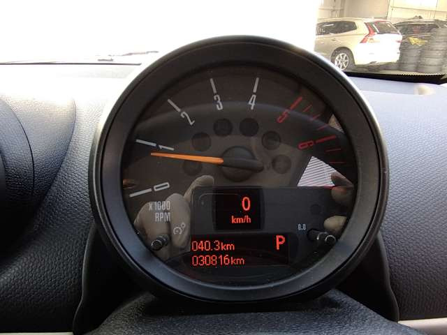 中古車 Bmw ミニクロスオーバー クーパー D オール4 4wd の中古車詳細 31 000km ブルーツートン 秋田県 195万円 中古車情報 中古車検索なら 車選びドットコム 車選び Com