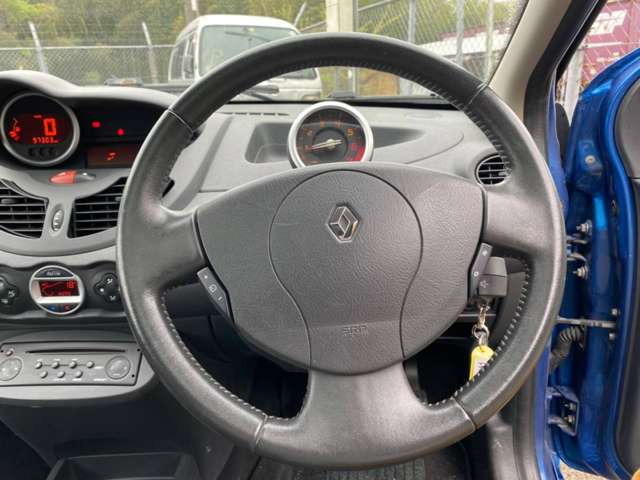 中古車 ルノー トゥインゴ Gt 5速mtターボサンルーフ検2年受渡キーレス の中古車詳細 97 000km ブルー 大分県 29万円 中古車情報 中古車検索なら 車選びドットコム 車選び Com