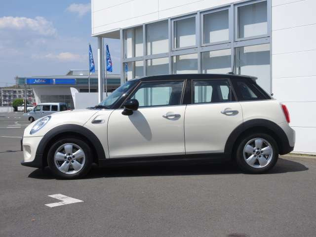 中古車 Bmw ミニ クーパー D の中古車詳細 18 000km ホワイト 熊本県 238万円 中古車情報 中古車検索なら 車 選びドットコム 車選び Com