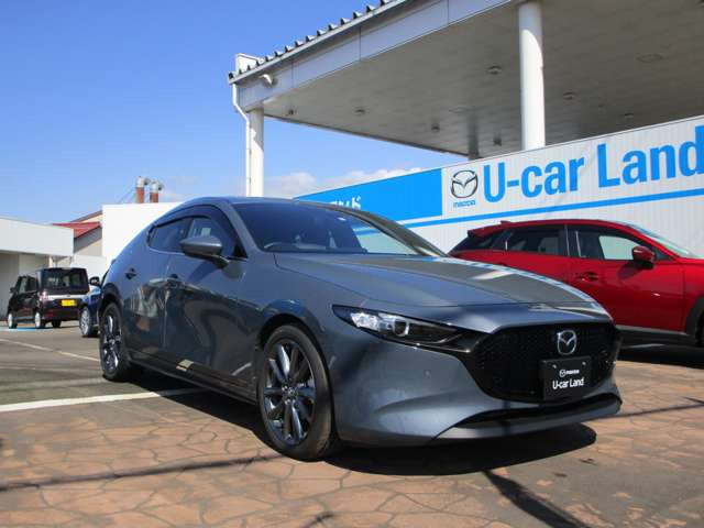 中古車 マツダ Mazda3ファストバック 1 5 15s ツーリング の中古車詳細 18 000km グレー 新潟県 3 5万円 中古車情報 中古車検索なら 車選びドットコム 車選び Com