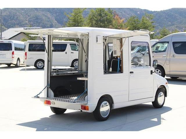 中古車 ダイハツ ミラウォークスルーバン の中古車詳細 44 749km ホワイト 兵庫県 159万円 中古車情報 中古車検索なら 車 選びドットコム 車選び Com