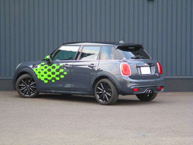 中古車 Bmw ミニ クーパー の中古車詳細 13 000km グレーブラック 群馬県 226万円 中古車情報 中古車検索なら 車 選びドットコム 車選び Com