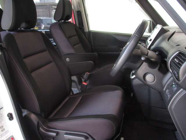 中古車 日産 セレナ 2 0 ハイウェイスター G の中古車詳細 30 000km パールホワイト 大阪府 239万円 中古車情報 中古車検索なら 車選びドットコム 車選び Com