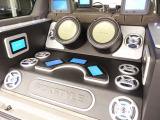 GMCユーコン デナリ カスタム車両の入庫!外装は迫力のマッドブラックにペイント済み(全塗装済)。ヘッドレストモニター、Aftermarketアンプ、ロックフォードウーハー、スピーカーなどオーディオカスタム