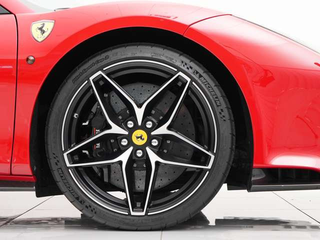 中古車 フェラーリ 4ピスタスパイダー F1 Dct インチ鍛造awカーボンopフロントリフト の中古車詳細 2 000km レッド 愛知県 価格応談 中古車情報 中古車検索なら 車選びドットコム 車選び Com