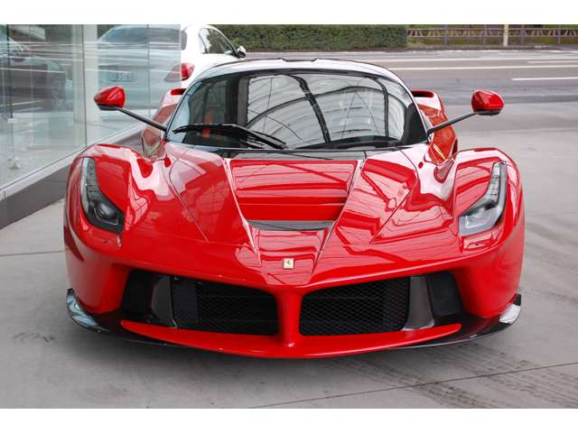 中古車 フェラーリ ラ フェラーリ 6 3 正規ディーラー車 黒革 純正ナビ の中古車詳細 170km Rosso Corsa 鹿児島県 価格応談 中古車情報 中古車検索なら 車選びドットコム 車選び Com