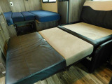 ダイネットソファ部はスライドアウト時にベッド展開が可能!183cm×105cm