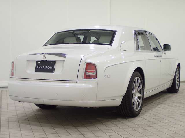 中古車 ロールスロイス ファントム 6 75 の中古車詳細 2 000km ホワイトパール 神奈川県 3 780万円 中古車情報 中古車 検索なら 車選びドットコム 車選び Com