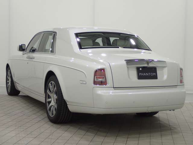 中古車 ロールスロイス ファントム 6 75 の中古車詳細 2 000km ホワイトパール 神奈川県 3 780万円 中古車情報 中古車 検索なら 車選びドットコム 車選び Com