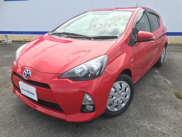 中古車 トヨタ アクア 1 5 G の中古車詳細 54 000km レッド 長野県 63万円 中古車情報 中古車検索なら 車選びドットコム 車選び Com