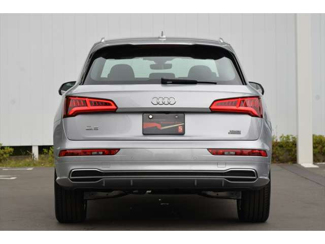 中古車 アウディ Q5 40 Tdi クワトロ スポーツ Sラインパッケージ ディーゼル 4wd の中古車詳細 1 000km シルバー 神奈川県 575万円 中古車情報 中古車検索なら 車選びドットコム 車選び Com