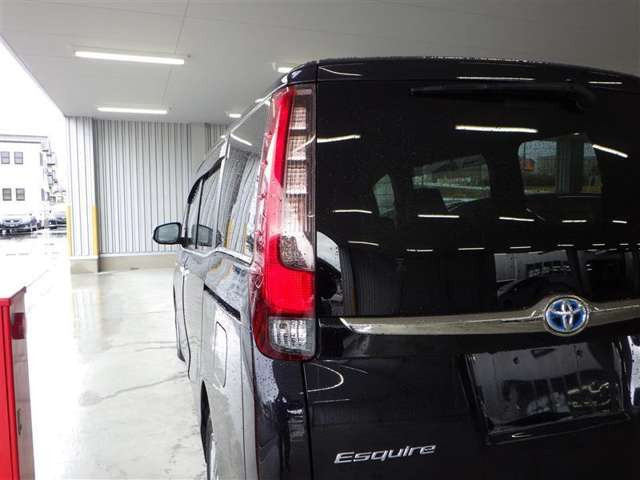 中古車 トヨタ エスクァイアハイブリッド 1 8 Gi ブラックテーラード の中古車詳細 51 000km ブラック 愛知県 215 6万円 中古車情報 中古車検索なら 車選びドットコム 車選び Com