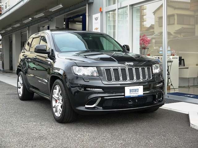 中古車 クライスラー ジープ グランドチェロキー Srt8 4wd の中古車詳細 27 000km ブラック 兵庫県 358万円 中古車 情報 中古車検索なら 車選びドットコム 車選び Com