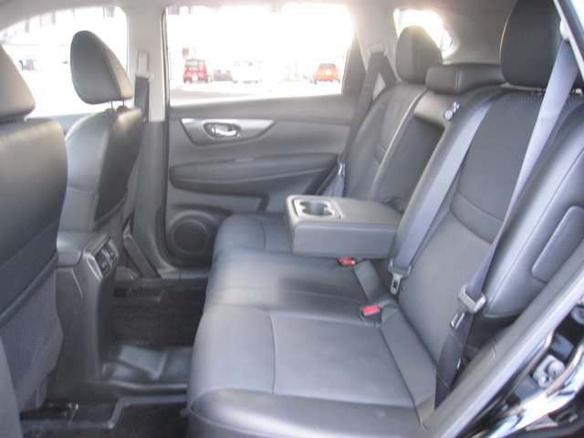 中古車 日産 エクストレイル 2 0 x エマージェンシーブレーキパッケージ 4wd の中古車詳細 38 000km ブラック 宮城県 187万円 中古車情報 中古車検索なら 車選びドットコム 車選び Com