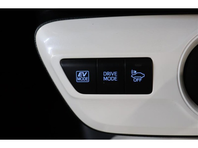 中古車 トヨタ プリウス 1 8 A ツーリングセレクション の中古車詳細 29 000km パールメタリック 京都府 187万円 中古車 情報 中古車検索なら 車選びドットコム 車選び Com