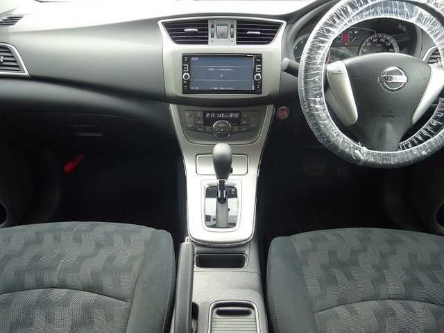 中古車 日産 シルフィ 1 8 S ツーリング の中古車詳細 23 000km パール 兵庫県 149 8万円 中古車情報 中古車検索なら 車選びドットコム 車選び Com