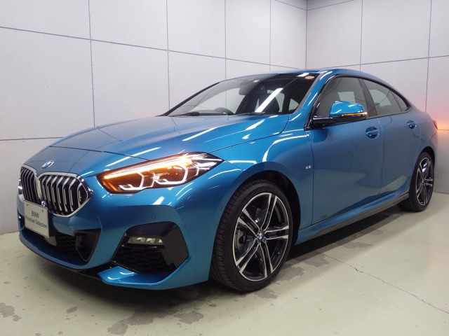 中古車 Bmw 218dグランクーペ Mスポーツ エディション ジョイプラス ディーゼル の中古車詳細 1 000km ブルー 東京都 408万円 中古車情報 中古車検索なら 車選びドットコム 車選び Com