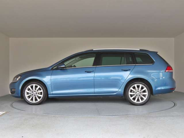 中古車 フォルクスワーゲン ゴルフヴァリアント Tsi ハイライン ブルーモーションテクノロジー の中古車詳細 39 000km ライトブルーメタリック 神奈川県 127 9万円 中古車情報 中古車検索なら 車選びドットコム 車選び Com